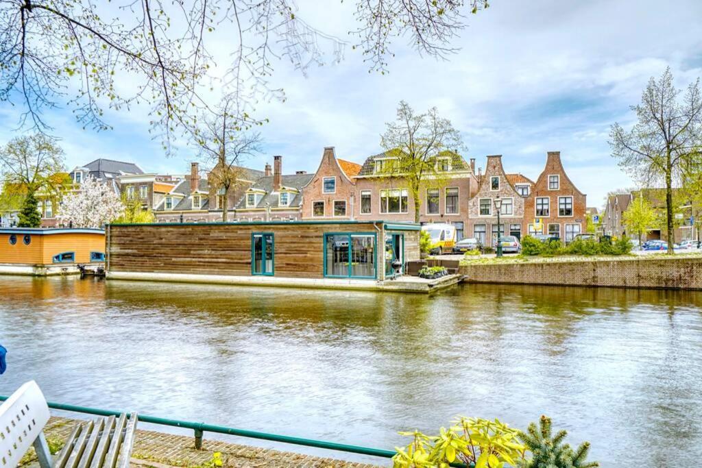 Beautiful Houseboat In The Centre Of Leiden Exterior photo