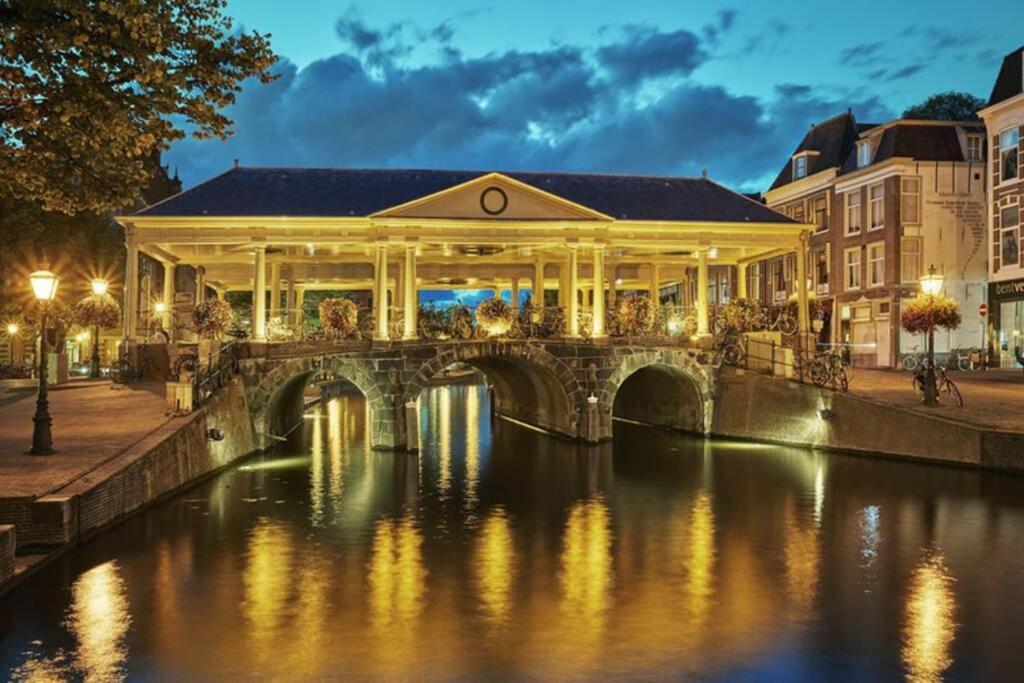 Beautiful Houseboat In The Centre Of Leiden Exterior photo
